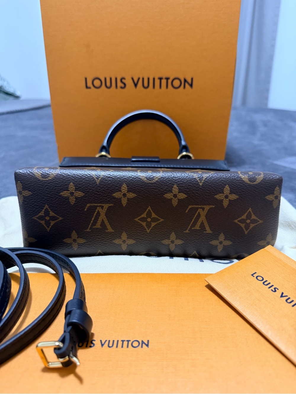 Louis Vuitton Locky BB - Picture 5 of 13